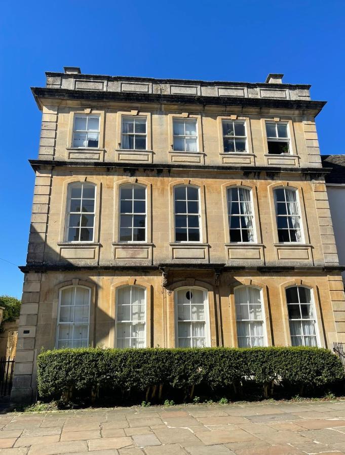 Alexander House Apartment