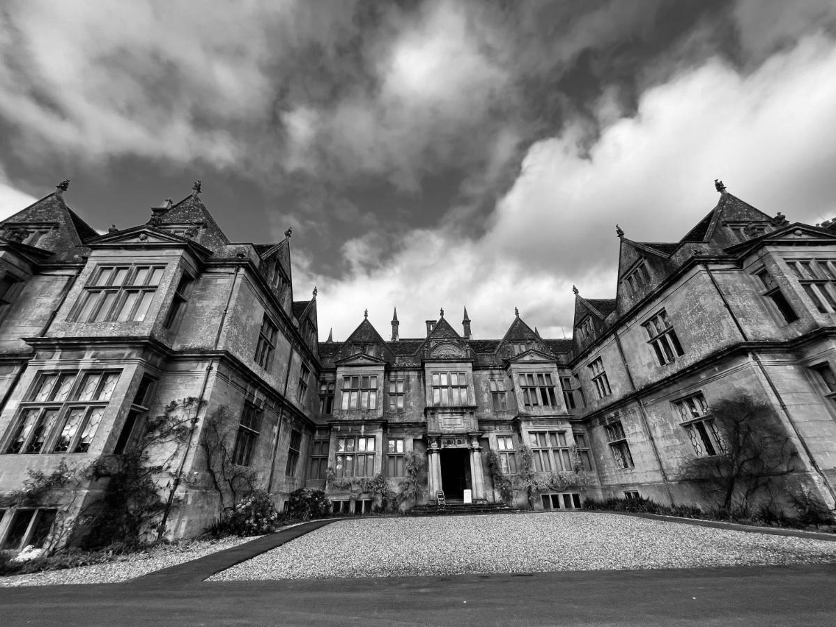 Alexander House * Коршам